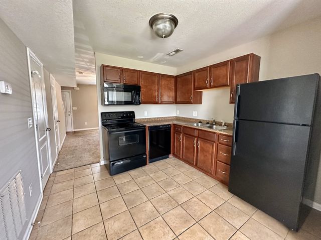 855 Tracy Ln Apt 1B, Clarksville, TN 37040