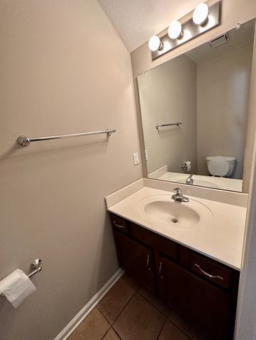 855 Tracy Ln Apt 1B, Clarksville, TN 37040