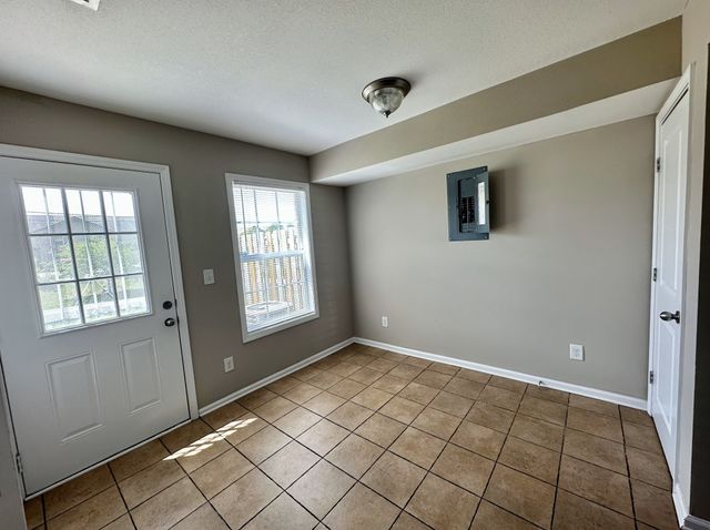855 Tracy Ln Apt 1B, Clarksville, TN 37040