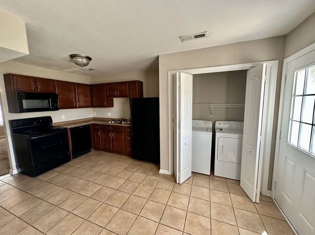 855 Tracy Ln Apt 1B, Clarksville, TN 37040