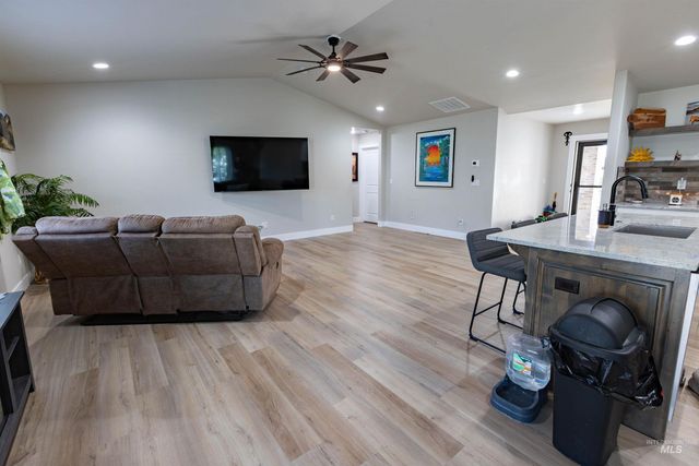 357 Oriole Ave, Twin Falls, ID 83301