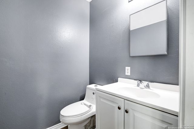 13211 Lost Lake Dr, San Antonio, TX 78249