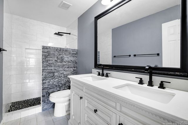 13211 Lost Lake Dr, San Antonio, TX 78249