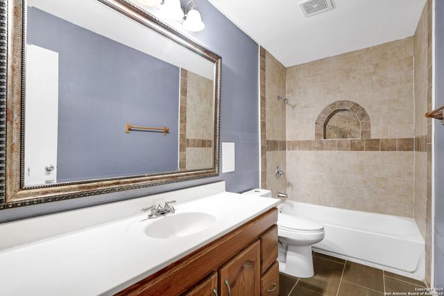 13211 Lost Lake Dr, San Antonio, TX 78249