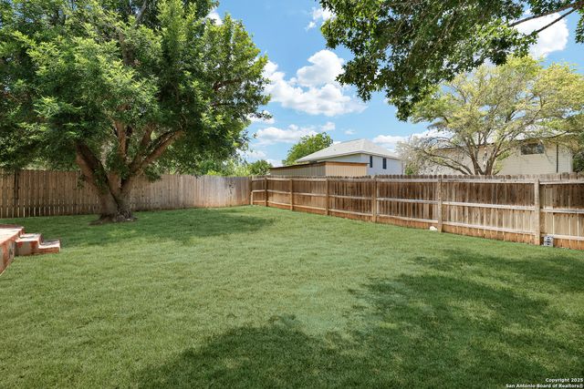 13211 Lost Lake Dr, San Antonio, TX 78249