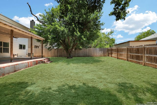 13211 Lost Lake Dr, San Antonio, TX 78249