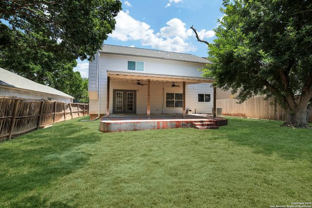 13211 Lost Lake Dr, San Antonio, TX 78249