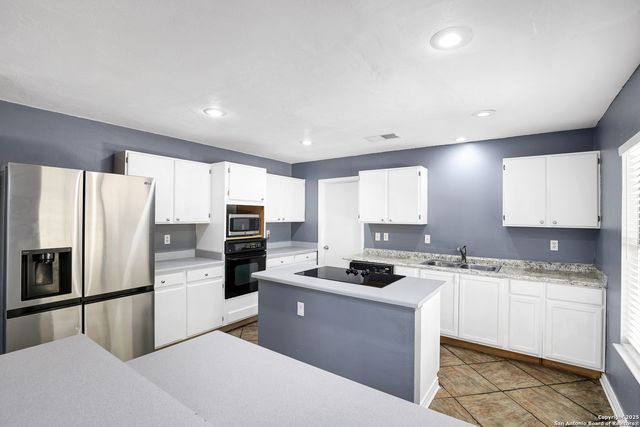 13211 Lost Lake Dr, San Antonio, TX 78249