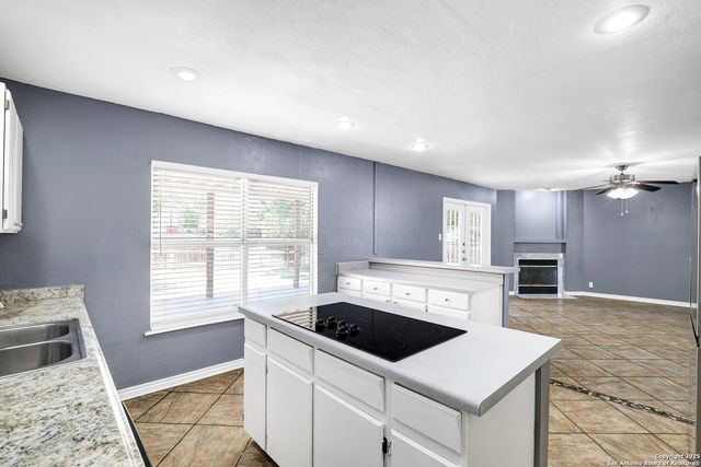 13211 Lost Lake Dr, San Antonio, TX 78249