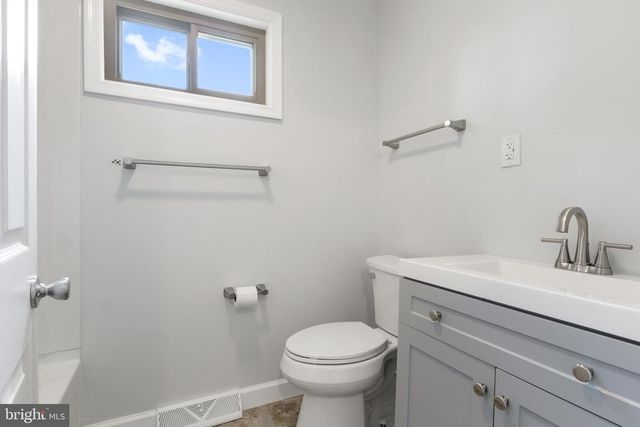 5615 DEVON DR, Harrisburg, PA 17112