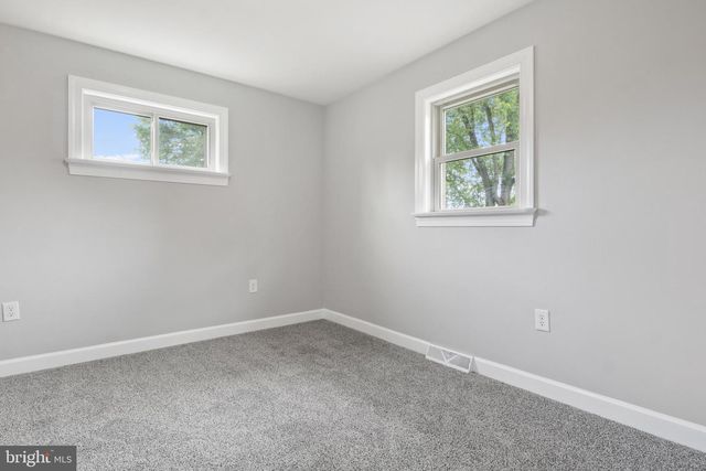 5615 DEVON DR, Harrisburg, PA 17112