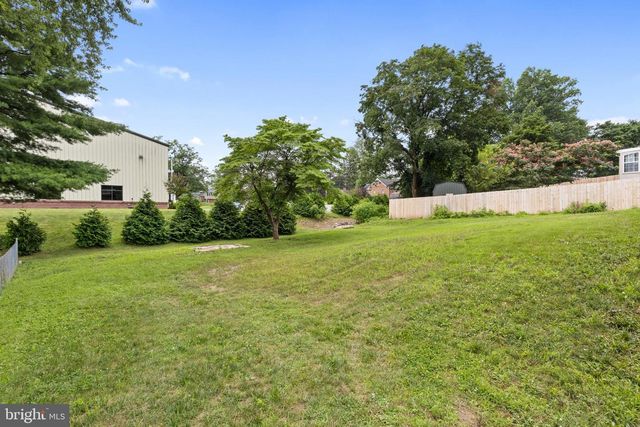 5615 DEVON DR, Harrisburg, PA 17112