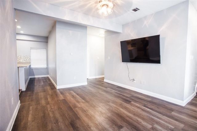 504 W 35th ST, Austin, TX 78705