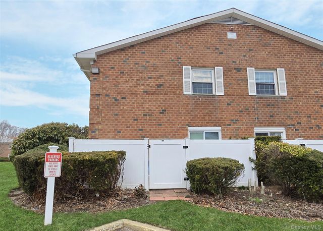 460 Old Town Road 5B, Port Jefferson Station, NY 11772