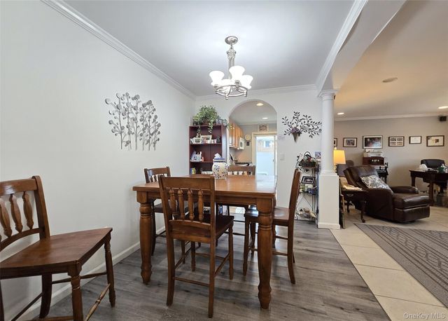 460 Old Town Road 5B, Port Jefferson Station, NY 11772