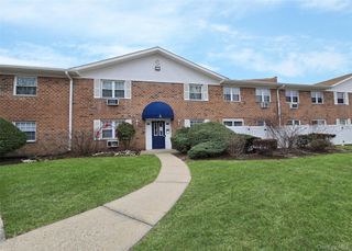 460 Old Town Road 5B, Port Jefferson Station, NY 11772