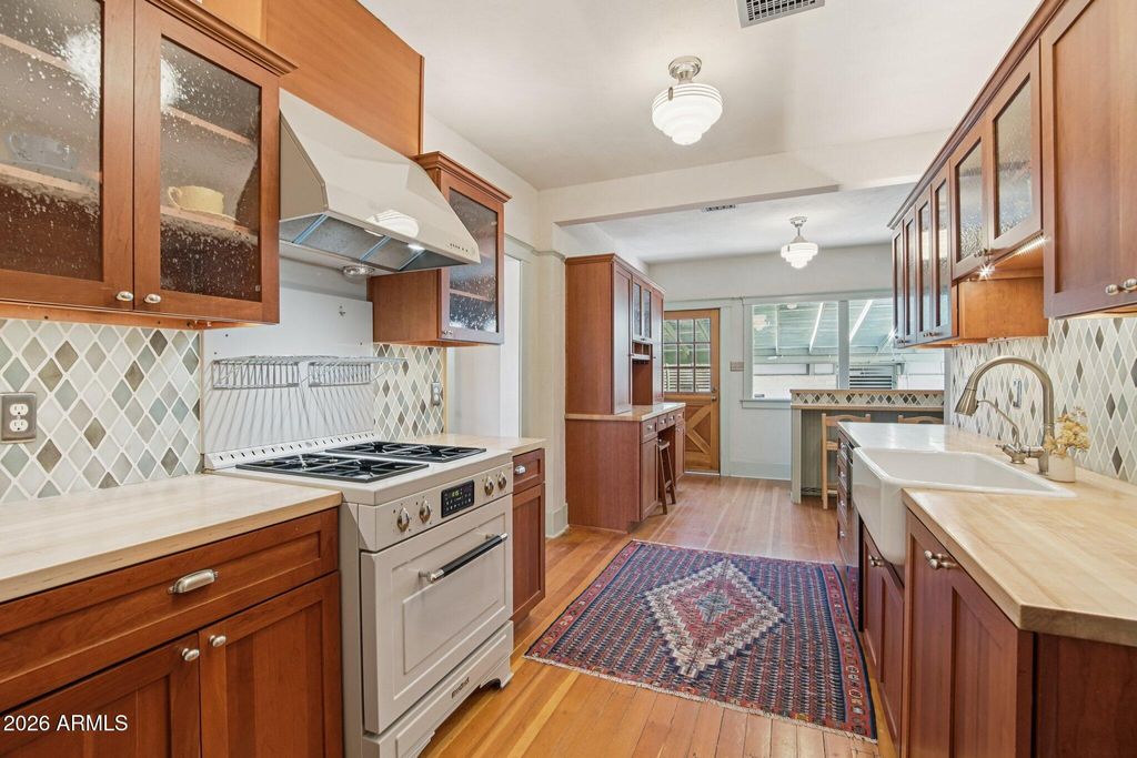 Image 13 of property listing at 948 S ASH Avenue, Tempe, AZ 85281