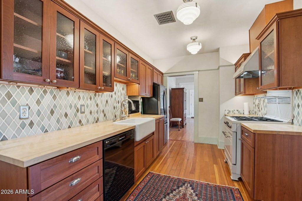 Image 14 of property listing at 948 S ASH Avenue, Tempe, AZ 85281