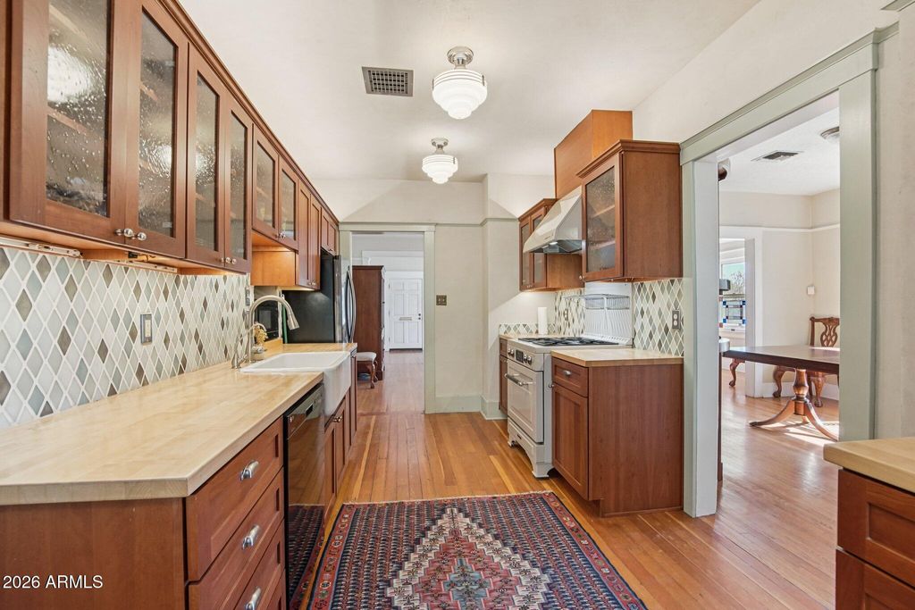 Image 15 of property listing at 948 S ASH Avenue, Tempe, AZ 85281