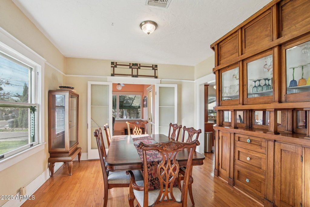 Image 16 of property listing at 948 S ASH Avenue, Tempe, AZ 85281