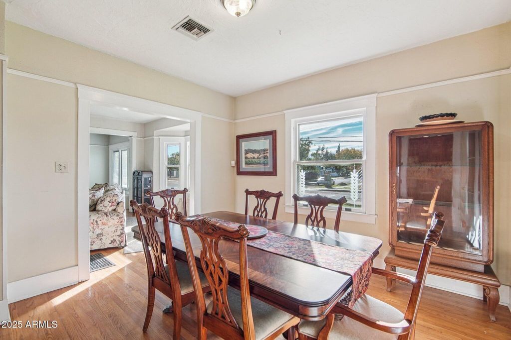 Image 17 of property listing at 948 S ASH Avenue, Tempe, AZ 85281