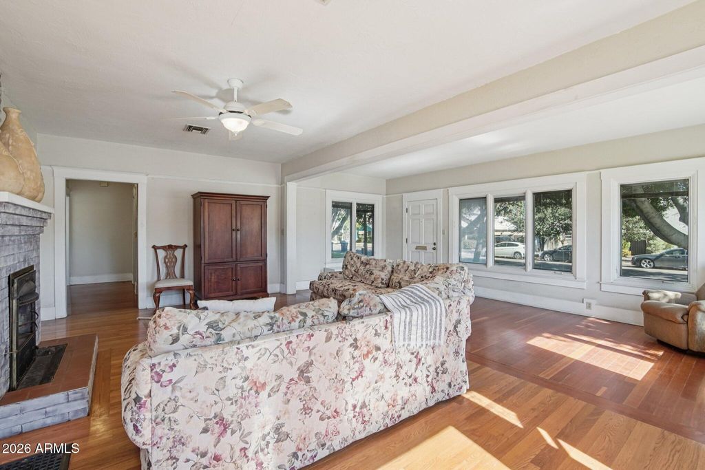 Image 18 of property listing at 948 S ASH Avenue, Tempe, AZ 85281