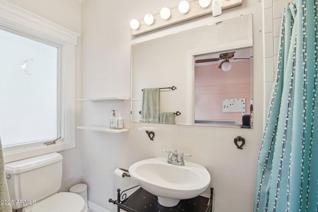 Image 24 of property listing at 948 S ASH Avenue, Tempe, AZ 85281