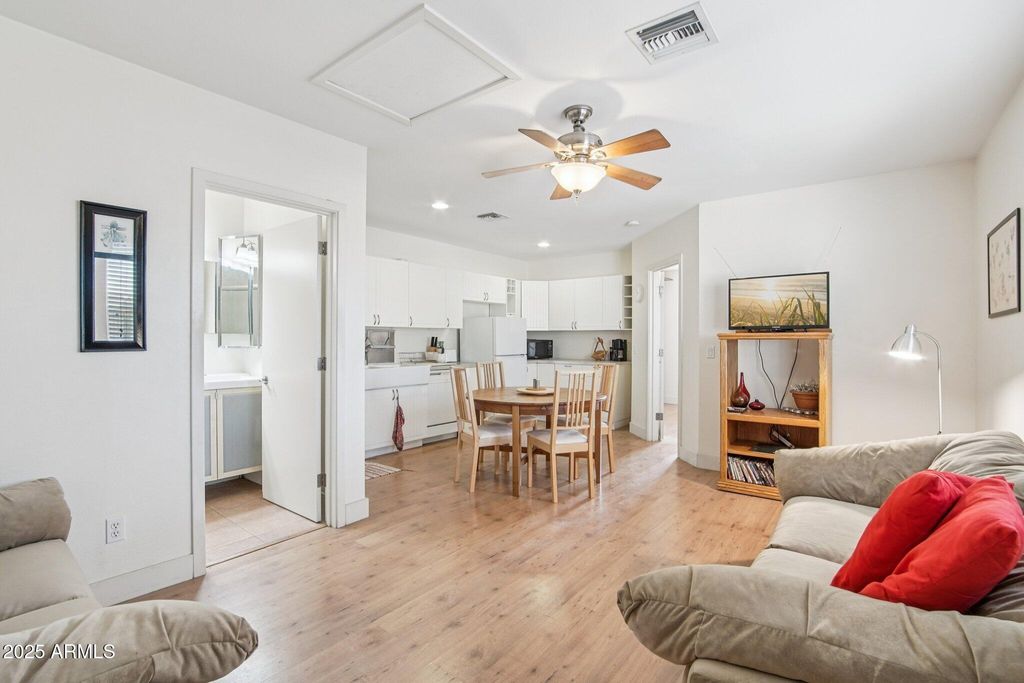 Image 35 of property listing at 948 S ASH Avenue, Tempe, AZ 85281