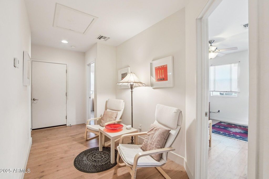 Image 40 of property listing at 948 S ASH Avenue, Tempe, AZ 85281