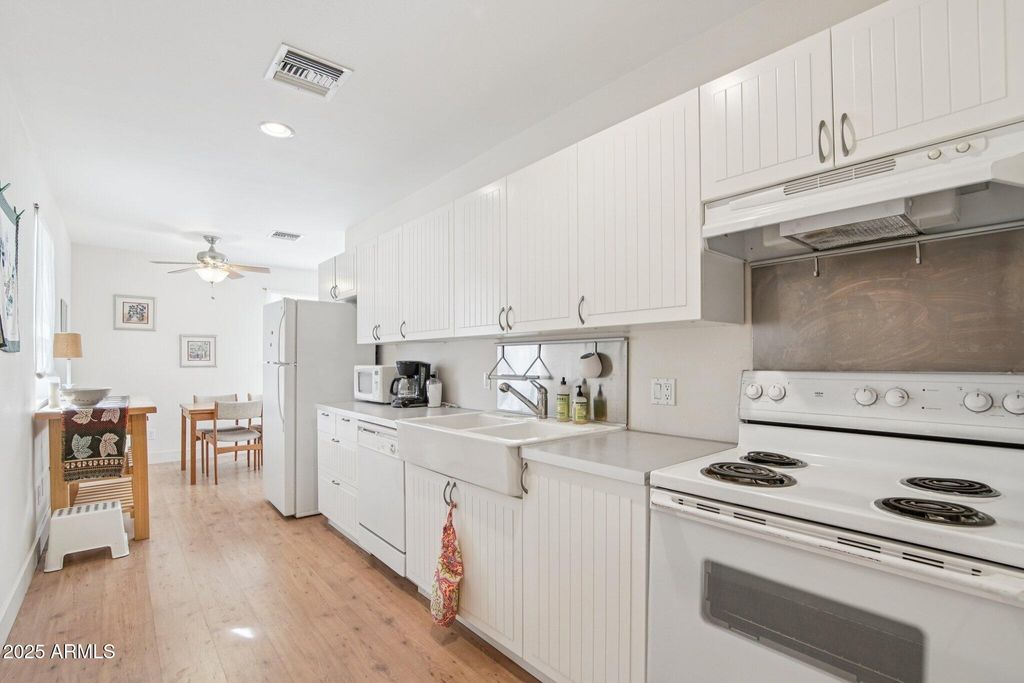 Image 41 of property listing at 948 S ASH Avenue, Tempe, AZ 85281