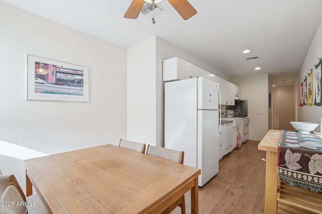 Image 42 of property listing at 948 S ASH Avenue, Tempe, AZ 85281