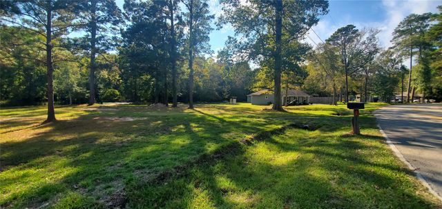 302 Waterfall Drive, Huffman, TX 77336