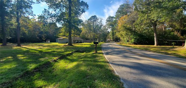 302 Waterfall Drive, Huffman, TX 77336
