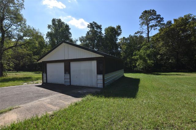 302 Waterfall Drive, Huffman, TX 77336