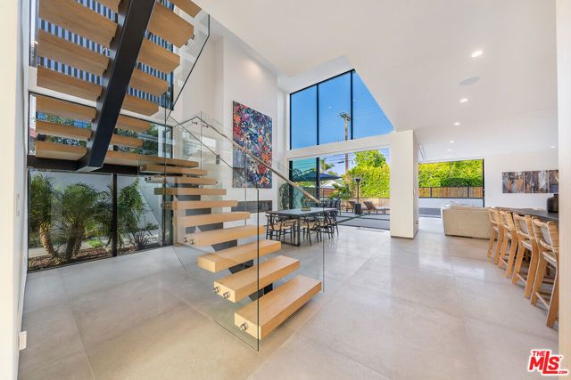 200 N DOHENY Drive, Beverly Hills, CA 90211