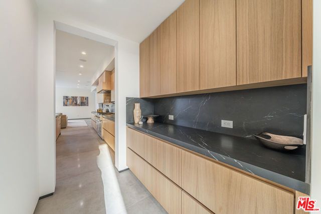 200 N DOHENY Drive, Beverly Hills, CA 90211