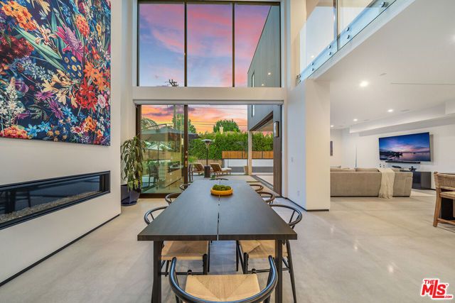 200 N DOHENY Drive, Beverly Hills, CA 90211