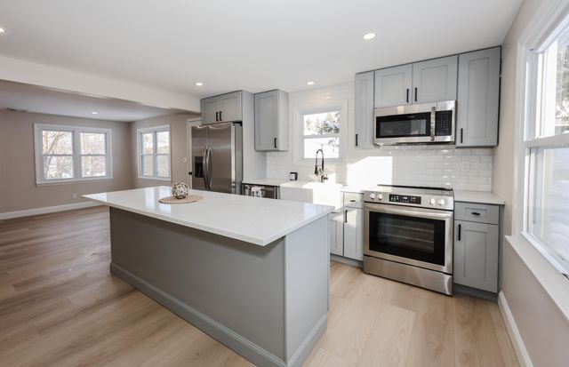 6 Mountain View Street, Nashua, NH 03060