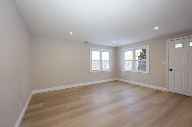 6 Mountain View Street, Nashua, NH 03060