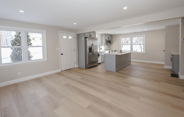 6 Mountain View Street, Nashua, NH 03060