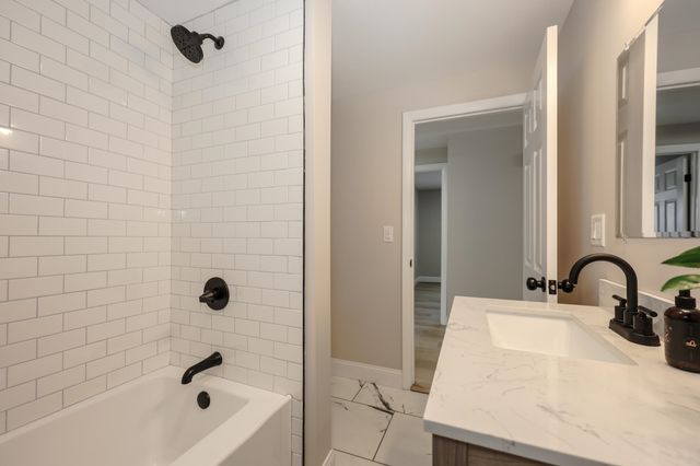 6 Mountain View Street, Nashua, NH 03060