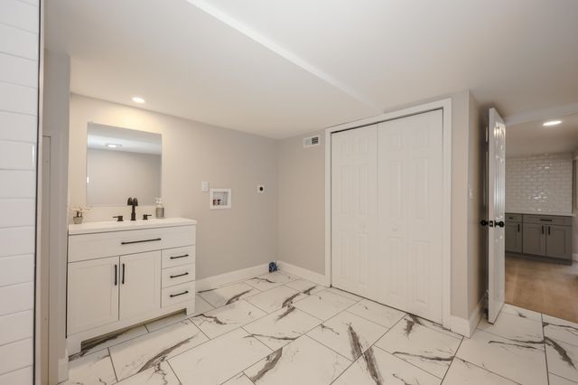 6 Mountain View Street, Nashua, NH 03060