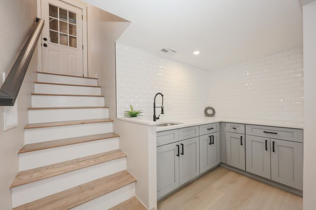 6 Mountain View Street, Nashua, NH 03060