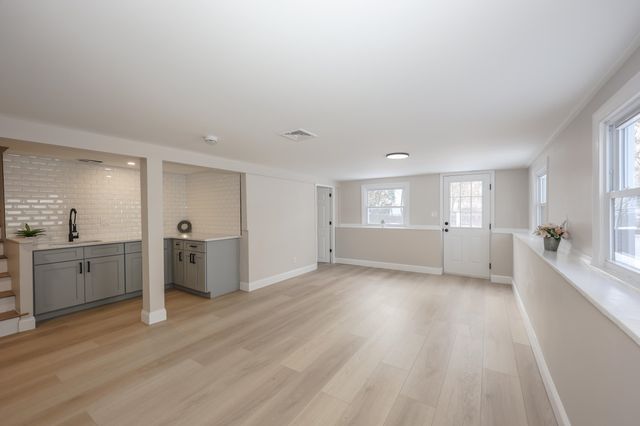 6 Mountain View Street, Nashua, NH 03060