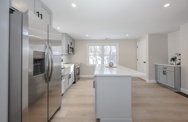 6 Mountain View Street, Nashua, NH 03060