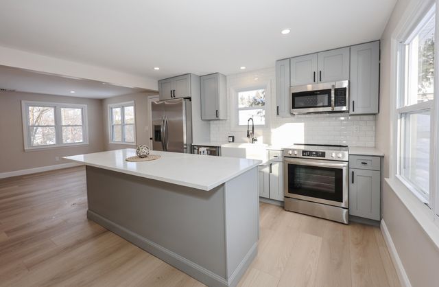 6 Mountain View Street, Nashua, NH 03060