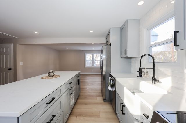 6 Mountain View Street, Nashua, NH 03060