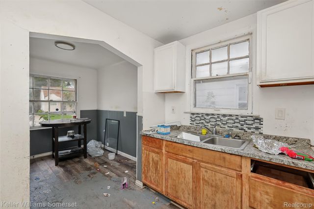 18677 Lamont Street, Detroit, MI 48234