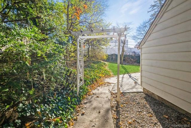 40 Derby Road, Port Washington, NY 11050