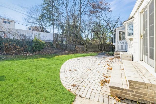 40 Derby Road, Port Washington, NY 11050